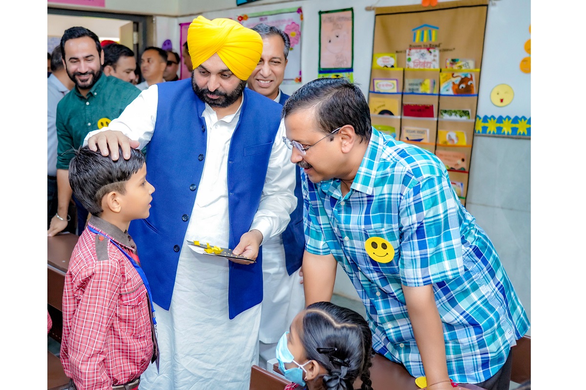 Education Minister Harjot Singh Bains and Arvind Kejriwal with students
